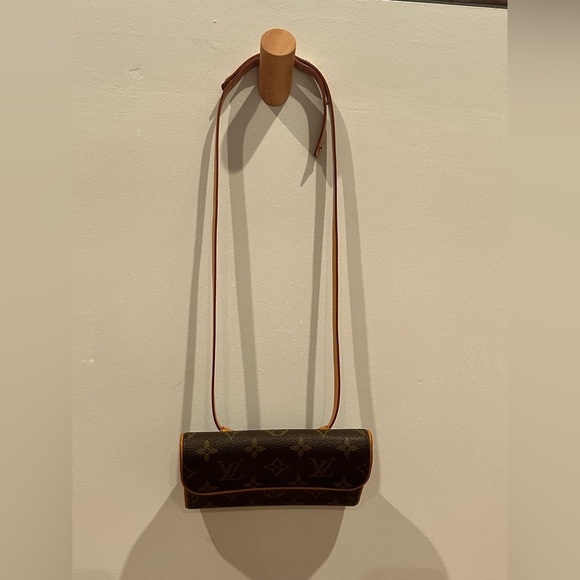 Louis Vuitton belt bag/bumbag. - Picture 5 of 17